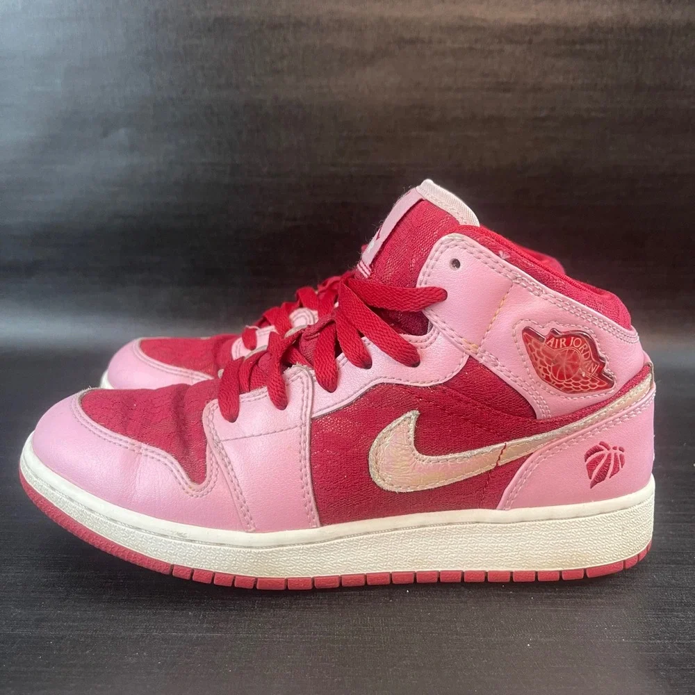 Nike Air Jordan 1 Mid Kids 4.5Y Valentines Day Heart‎ Pink Red Basketball Shoes